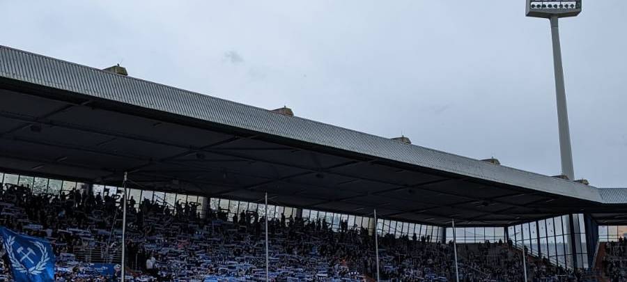 Ostkurve des Vonovia Ruhrstadions