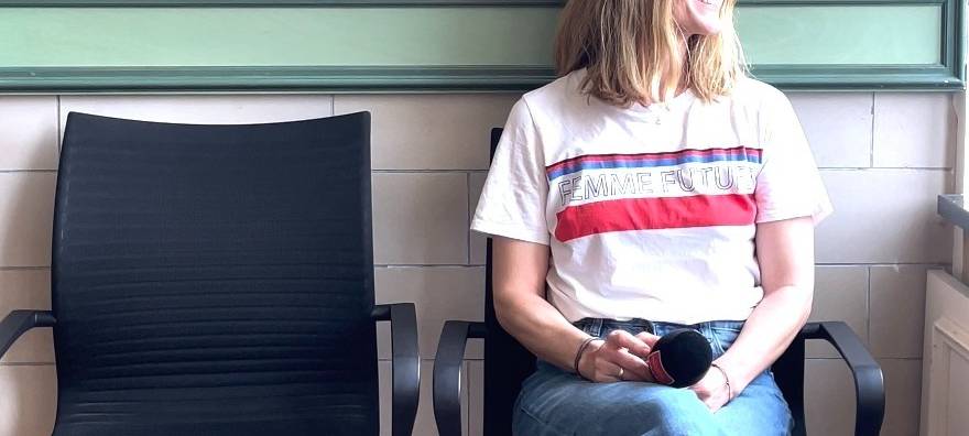 Wann wird er kommen? Kommt er überhaupt? Danni Rösner wartet auf Herbert.