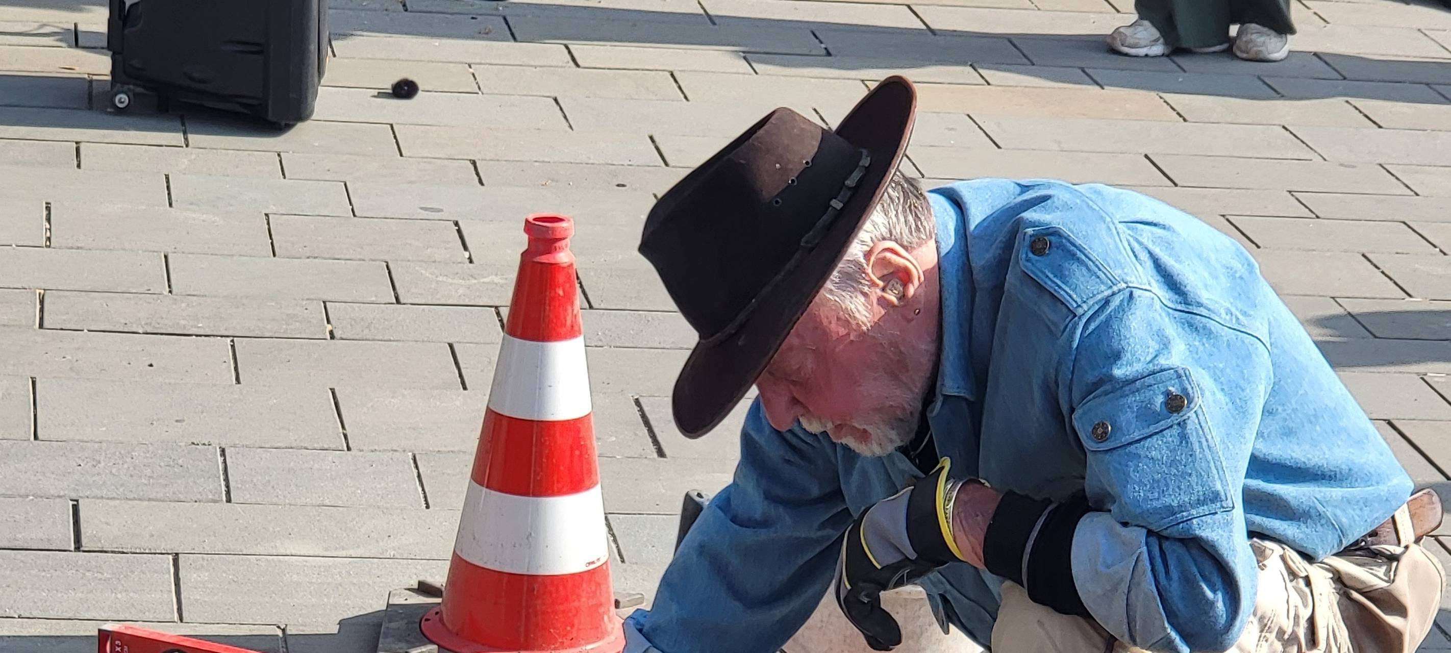 Stolperschwelle erinnert an verfolgte homosexuelle Männer in Bochum