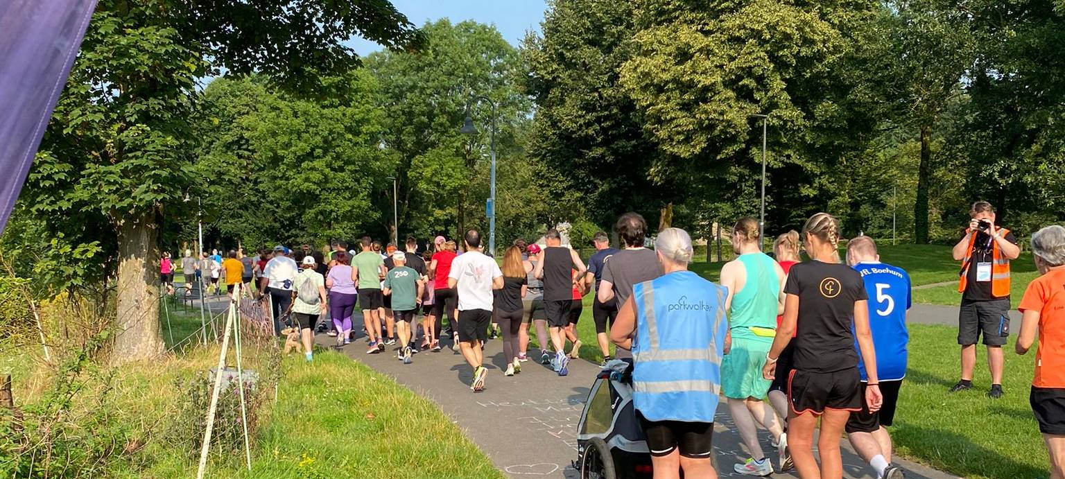 Die Läufer vom Bochumer Parkrun starten den 5 Km Lauf