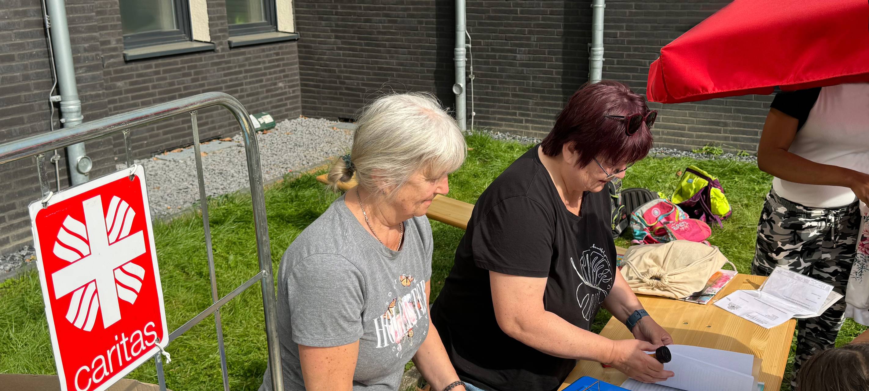 Caritas verteilt Starter-Sets für I-Dötzchen in Bochum