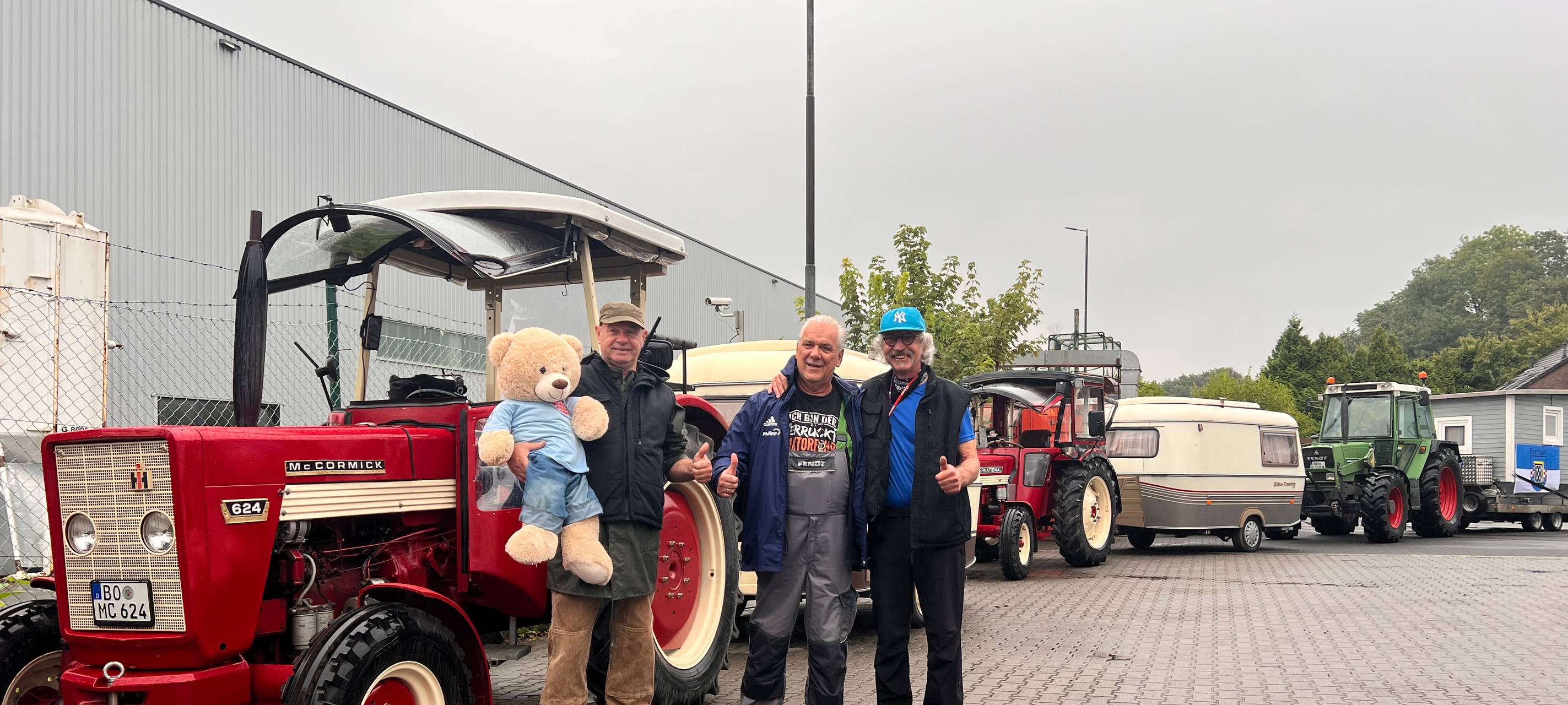 Bochumer Trecker starten zur Spendenfahrt