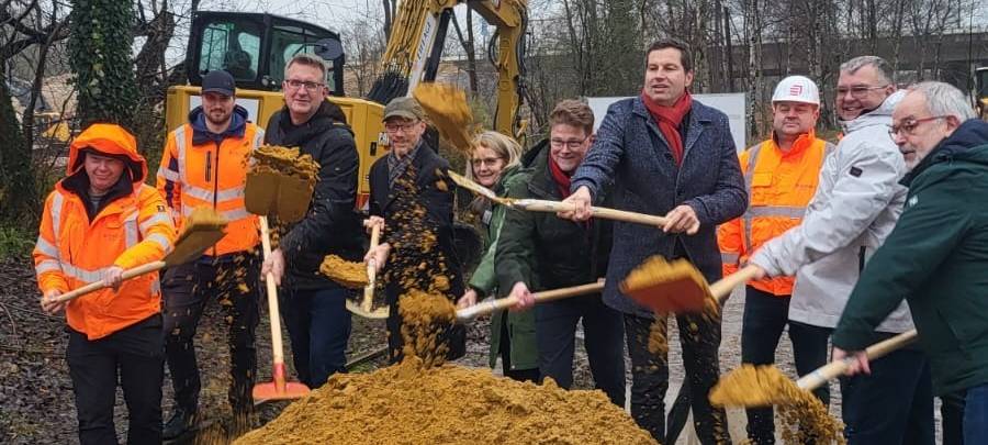 Bochum: Spatenstich für Opeltrasse