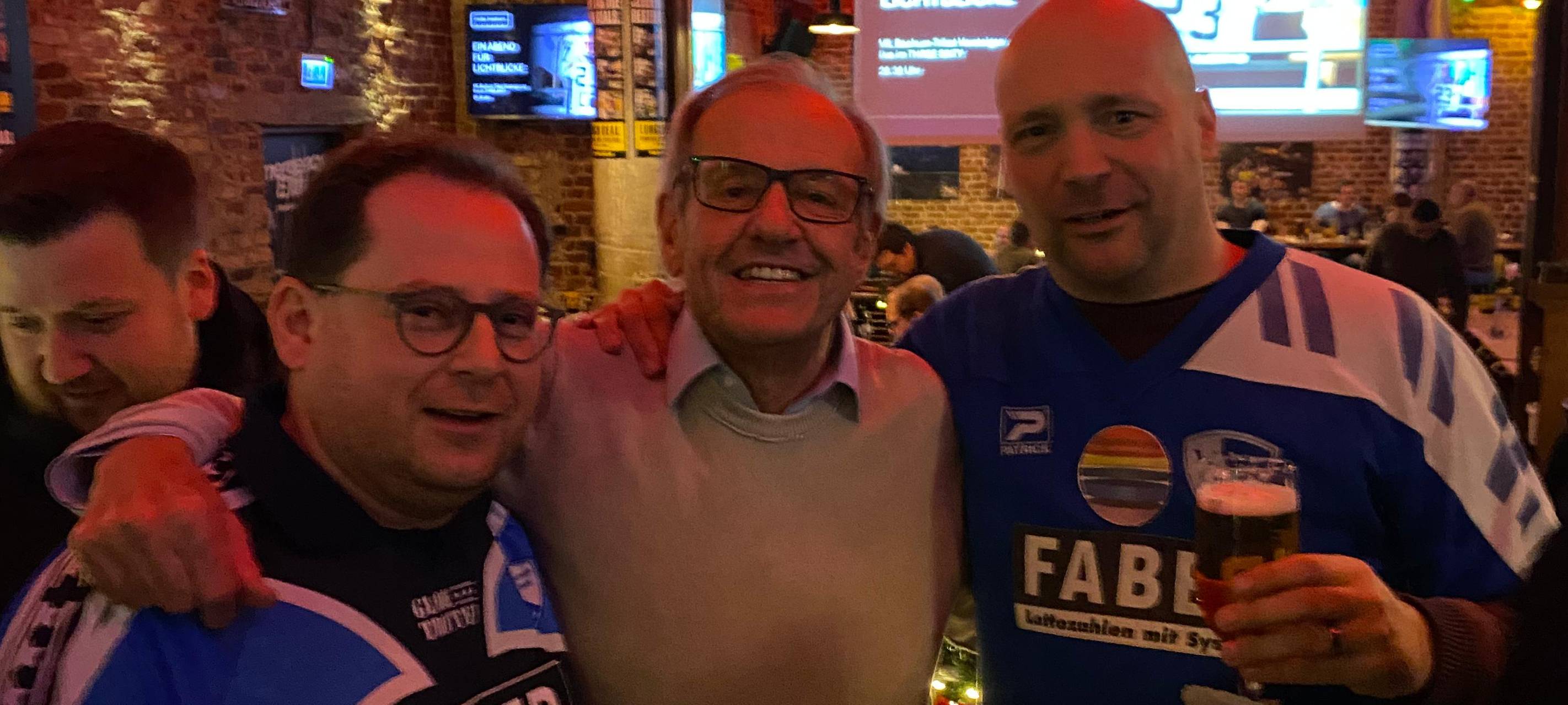 Über 7300 Euro für den guten Zweck: Unsere Lichtblicke-Trikotauktion