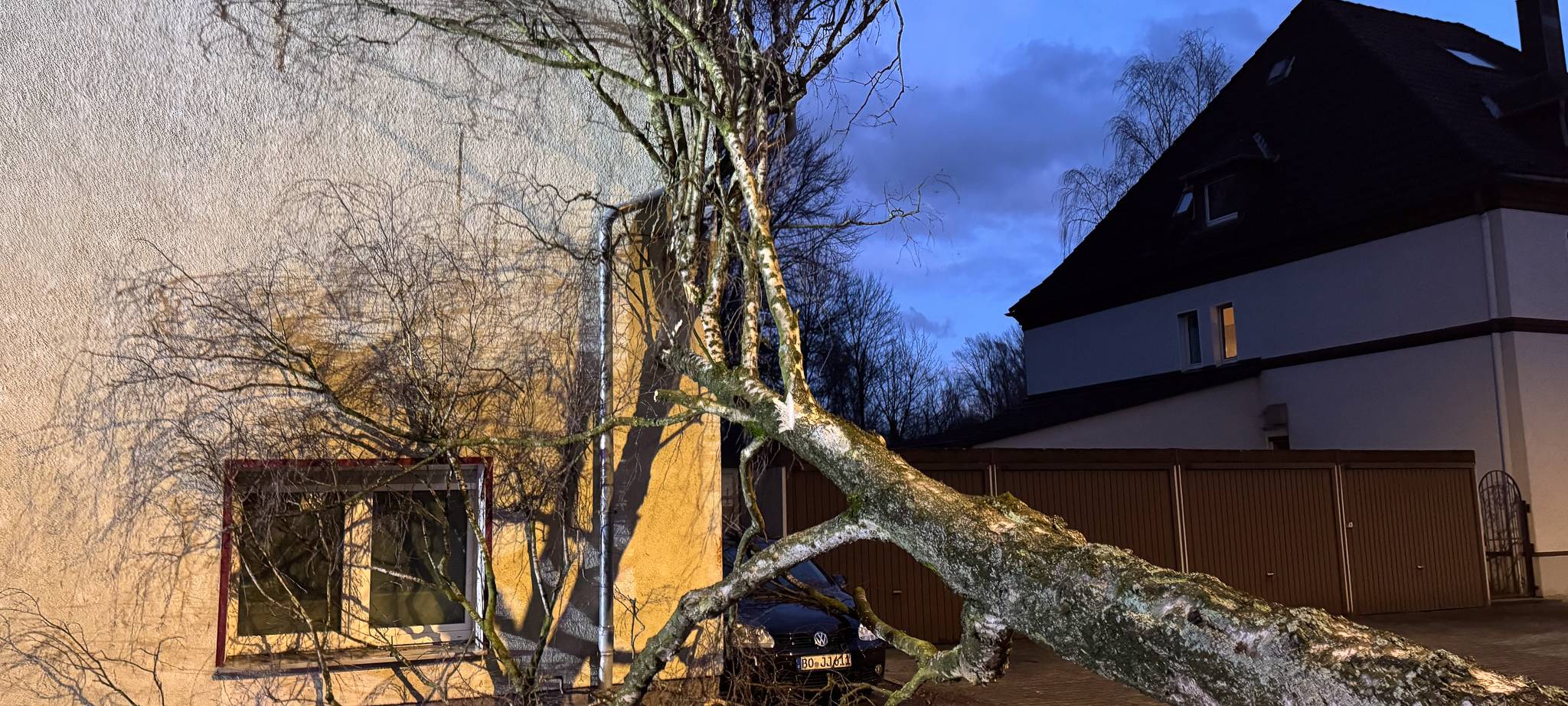 Sturmfront in Bochum: Über 90 Einsätze der Feuerwehr
