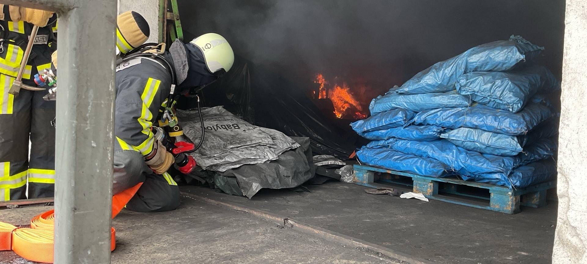 Brand in Lagerhalle in Bochum-Weitmar