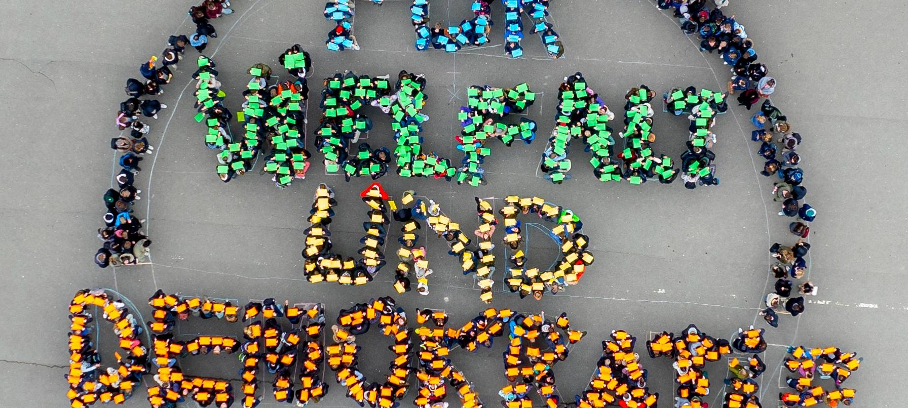 Bochum: Schiller-Schule setzt Zeichen für Demokratie
