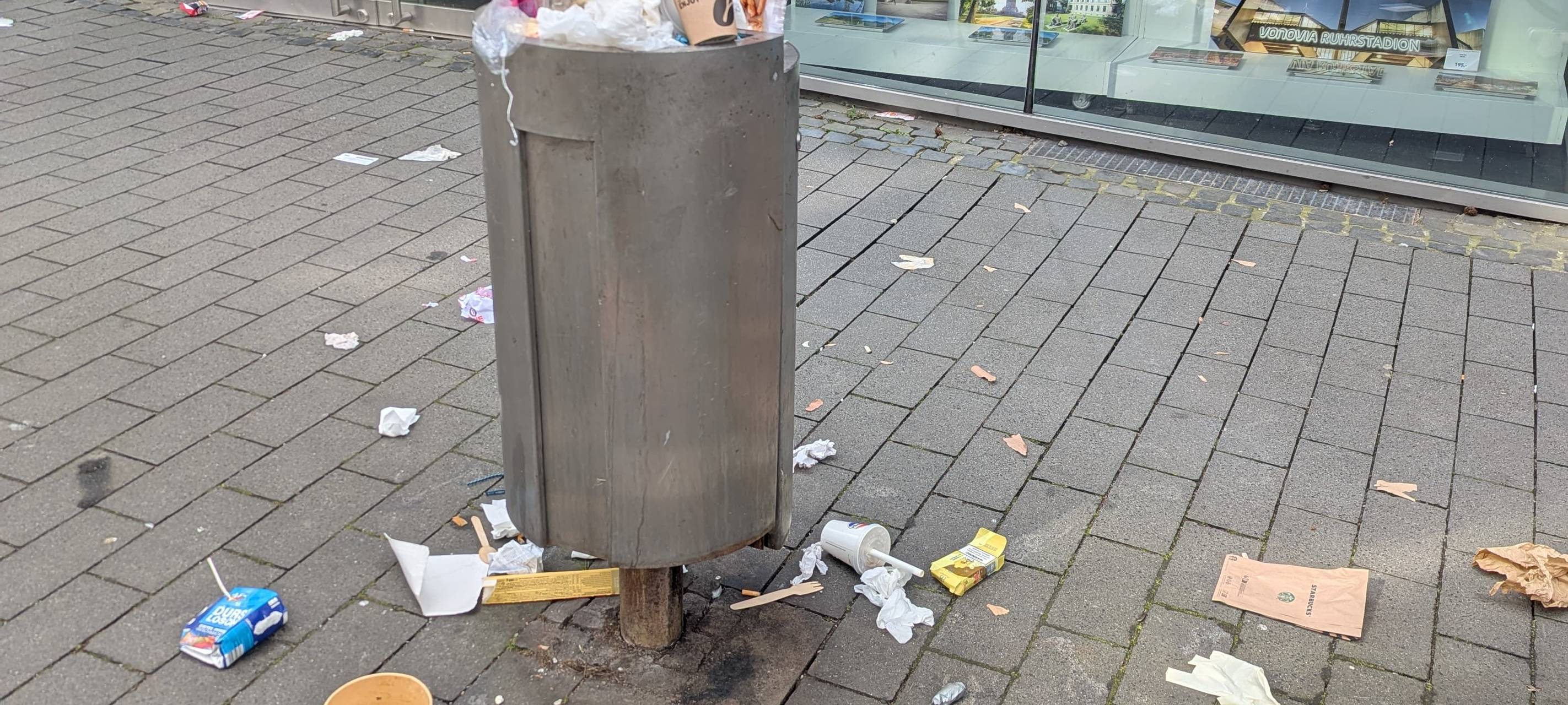 Umweltservice Bochum streikt - der Müll sammelt sich