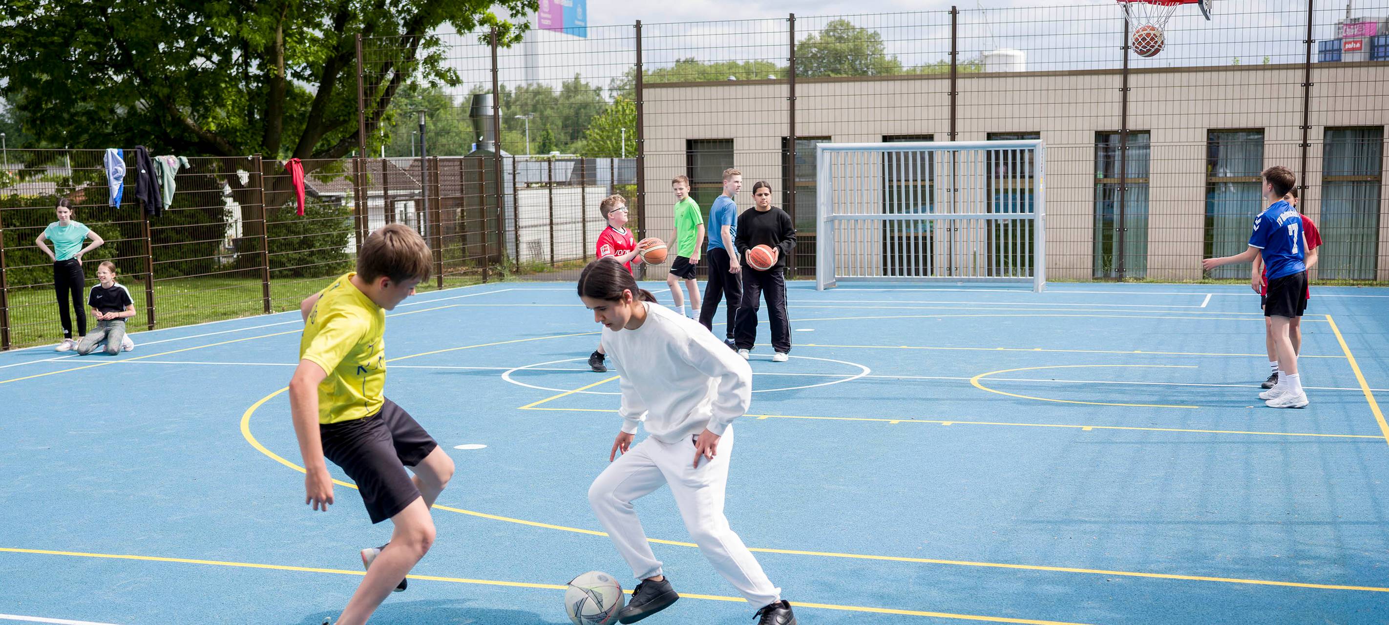 Neues Spielfeld für Schule in Bochum