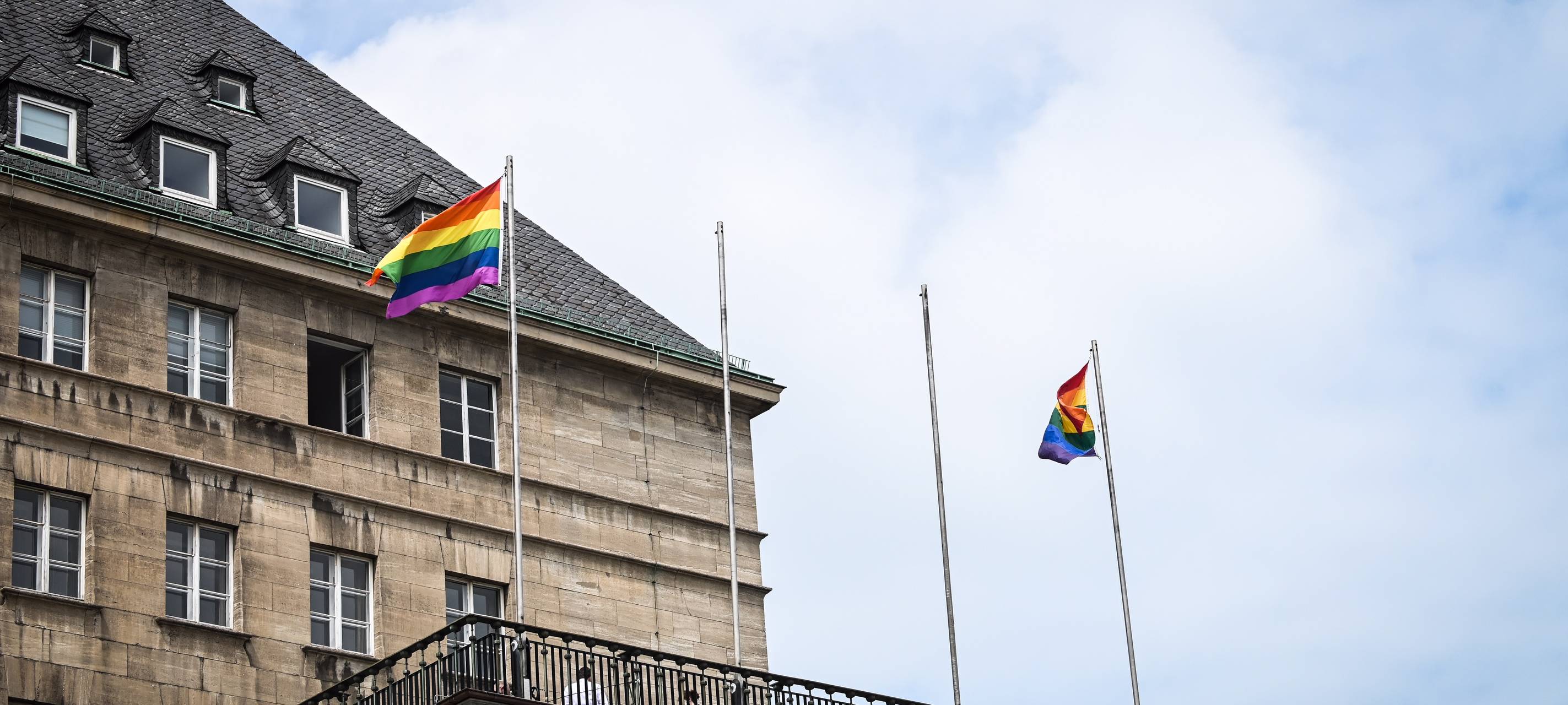 Regenbogenflagge am Rathaus in Bochum