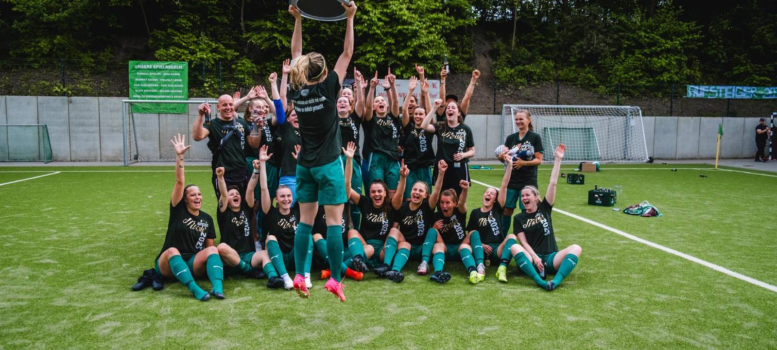 Frauen vom SV Waldesrand Linden holen Double
