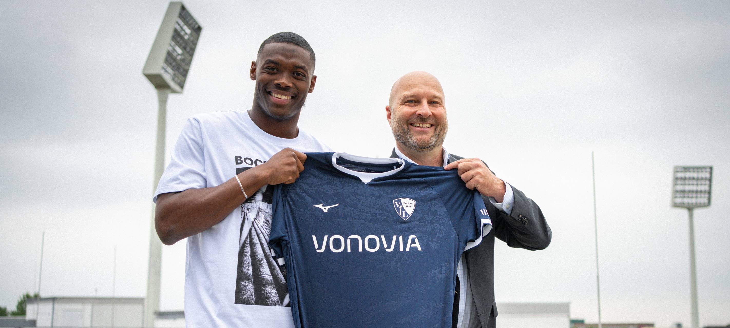 Neuverpflichtung Mathis Clairicia und Geschäftsführer Sport beim VfL Bochum, Dirk Dufner