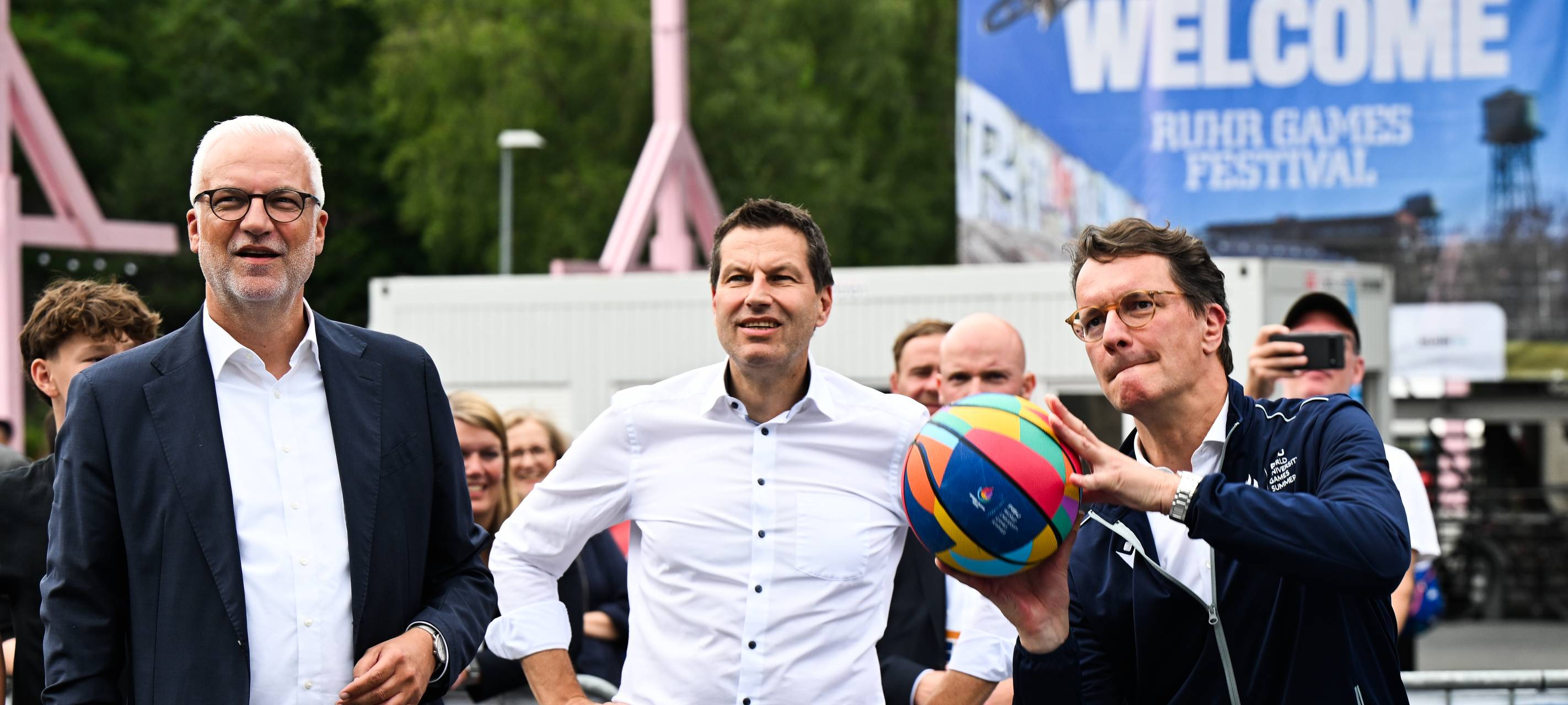 Hendrik Wüst zu Gast bei FISU-Wettkämpfen in Bochum