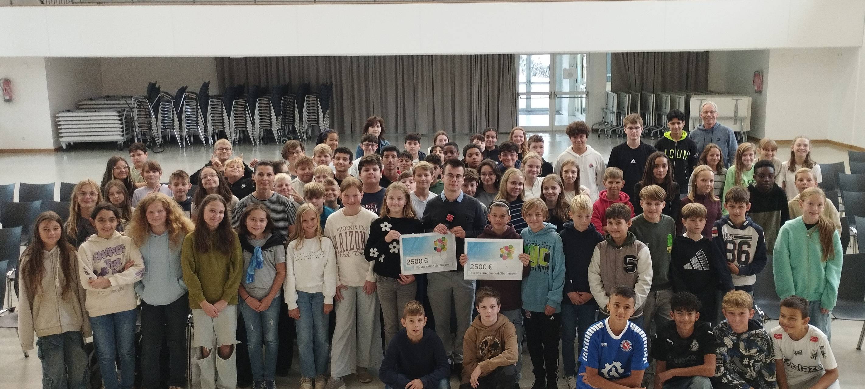 Pestalozzi Realschule Bochum spendet an Aktion Lichtblicke