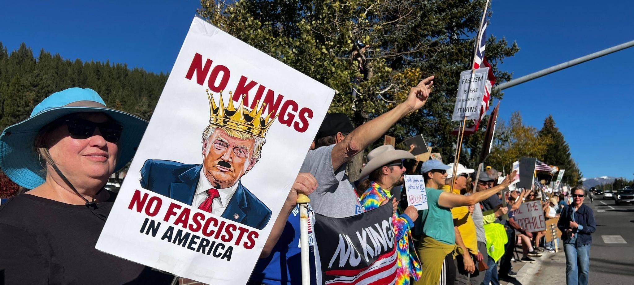 «No Kings» Demonstrationen - Truckee