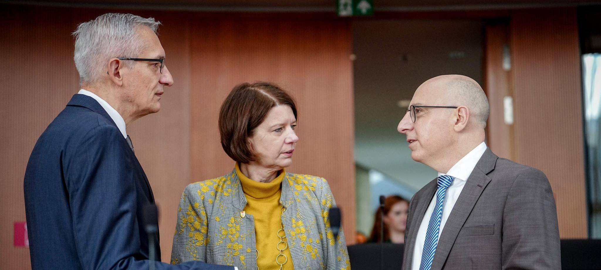 Öffentliche Anhörung der Präsidenten der Nachrichtendienste