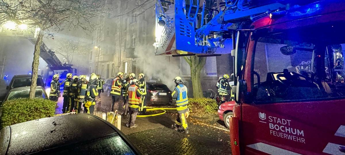 Kellerbrand in Bochum: Feuerwehr rettet fünf Menschen