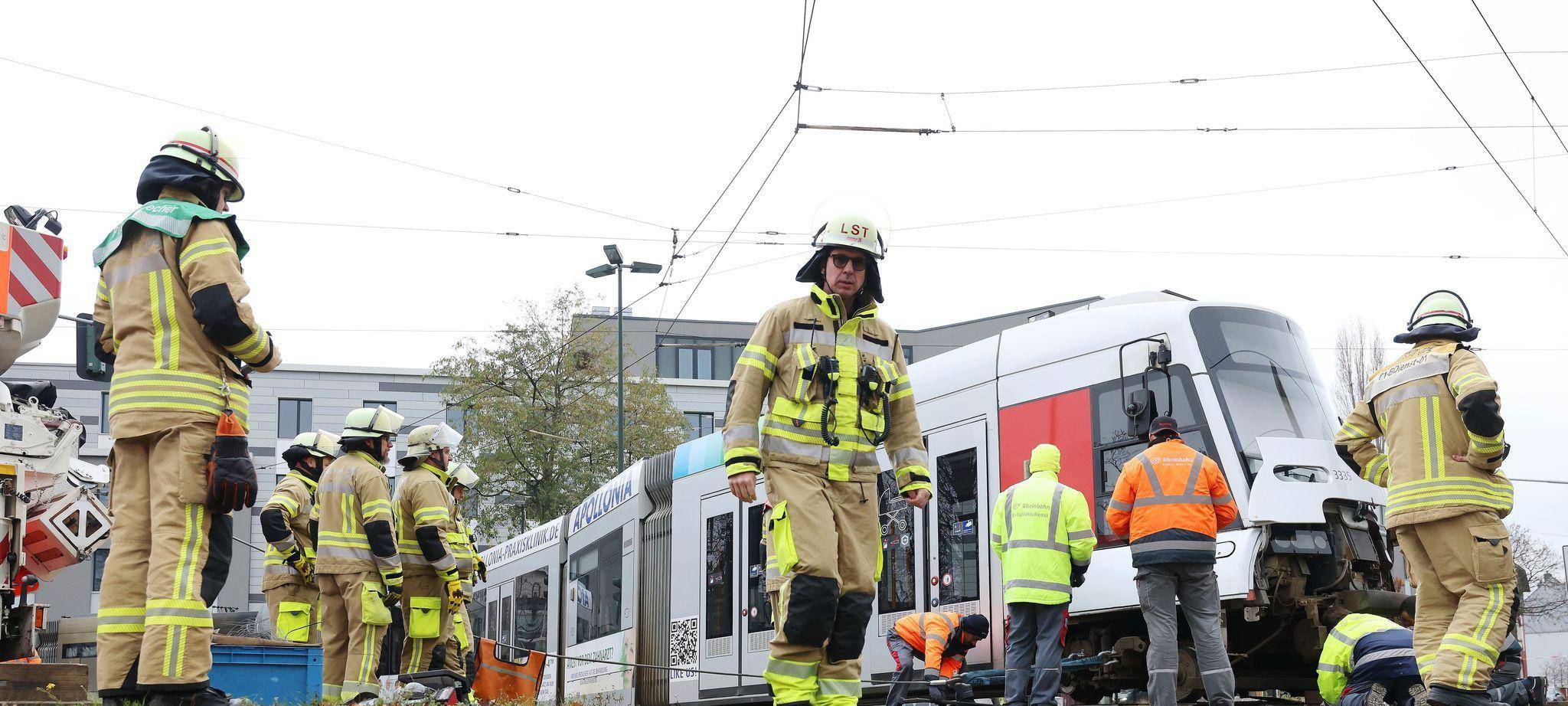 Straßenbahn in Düsseldorf entgleist