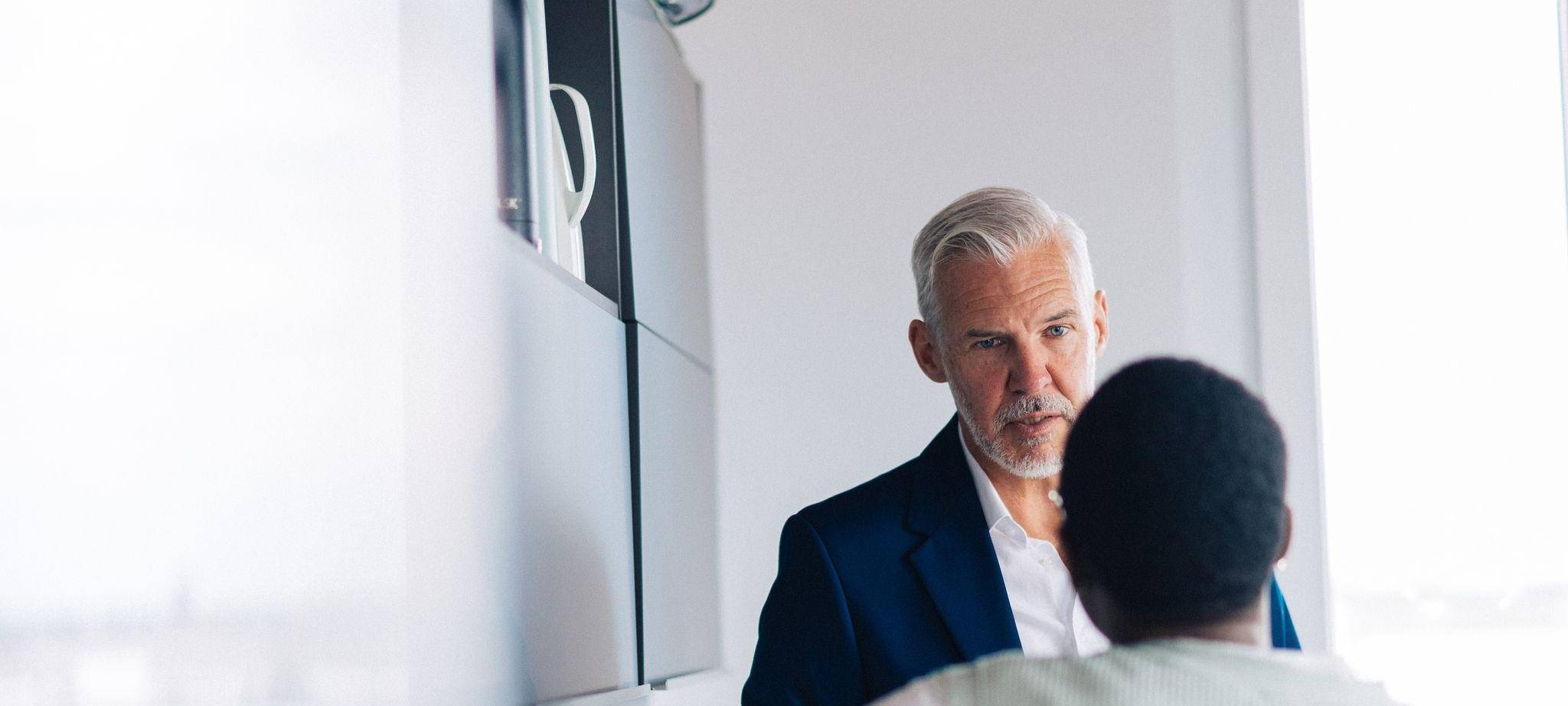 Gespräch unter Arbeitskollegen