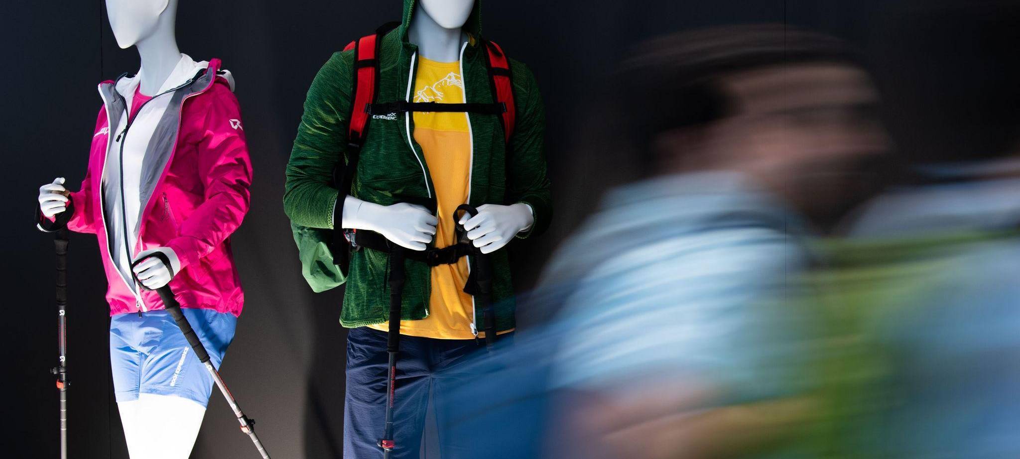 Schaufensterpuppen mit Outdoorkleidung