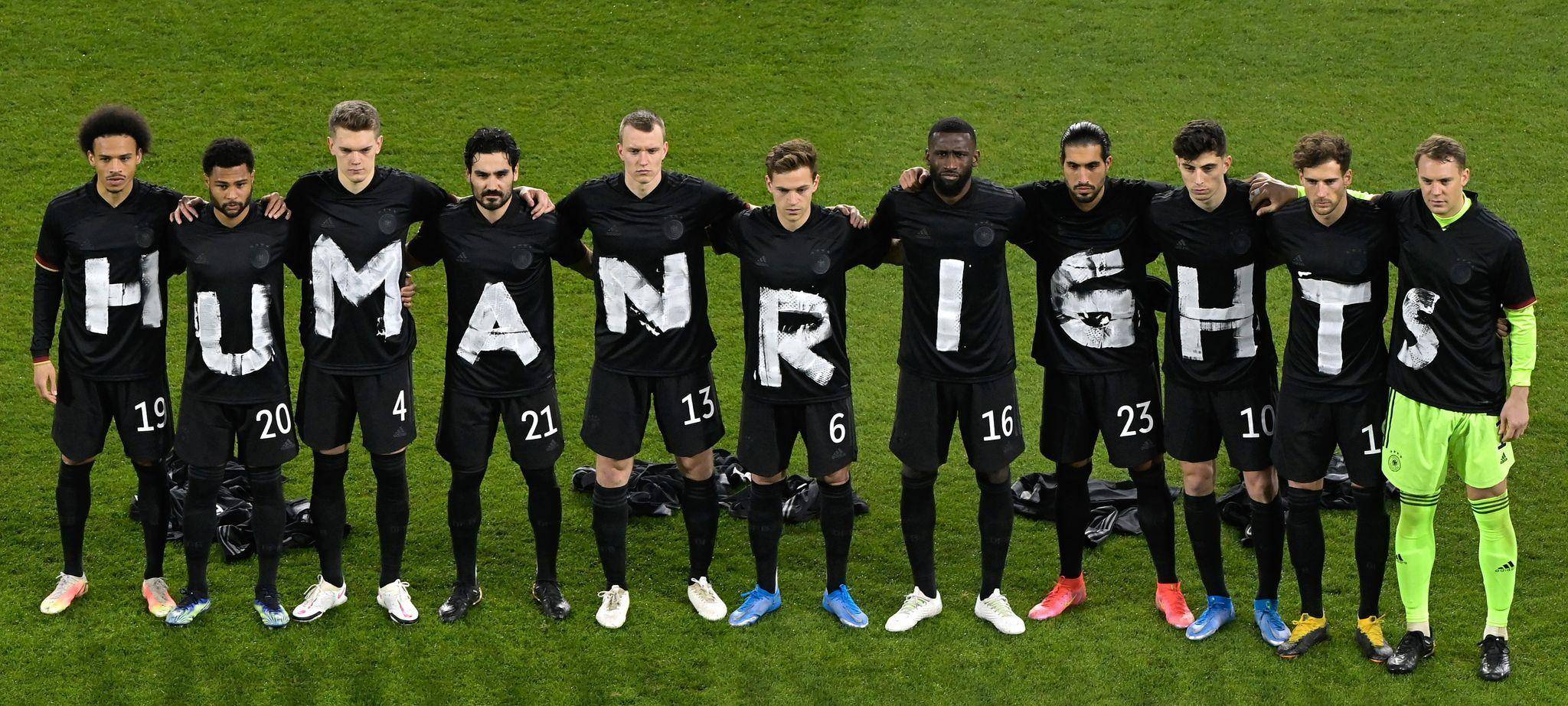 Nationalspieler mit «Human-Rights»-Shirts
