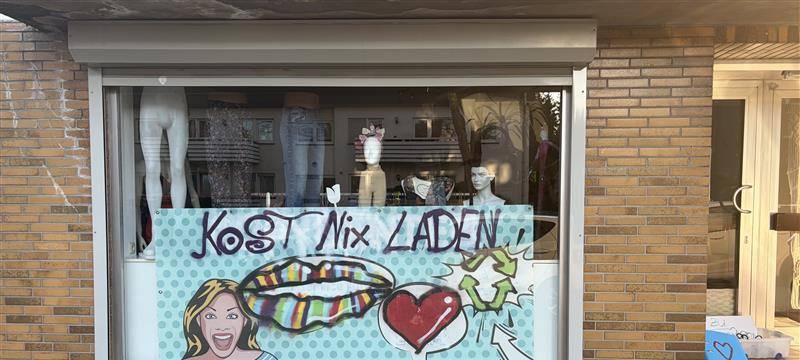 Neueröffnung des KostNixLadens in Bochum