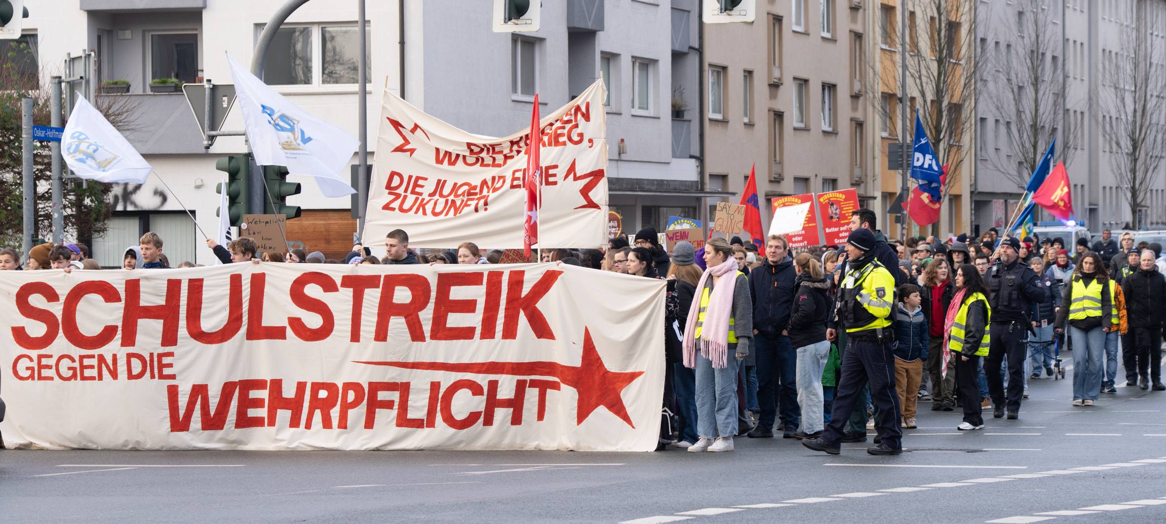 Demo in Bochum gegen mögliche Wehrpflicht