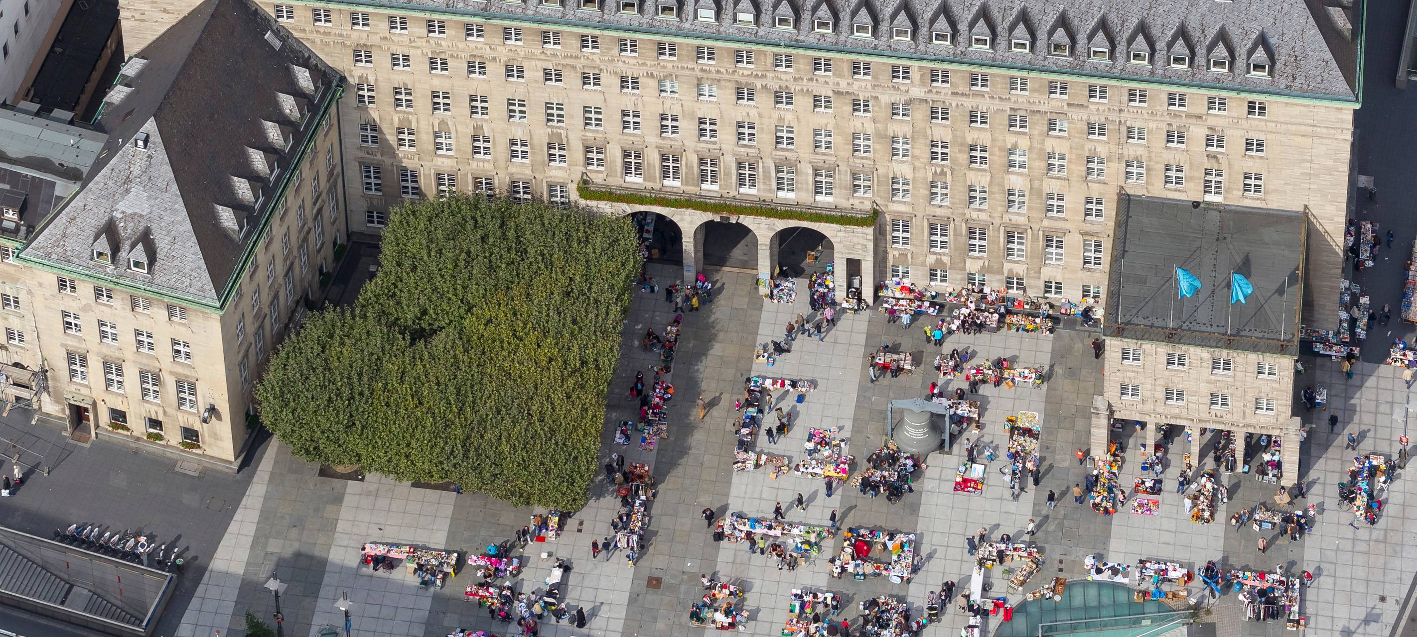 Flohmarkt am Rathaus Bochum wird 50 Jahre alt