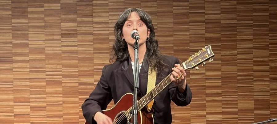 Frollein gewinnt den Singer-Songwriter-Contest 2026