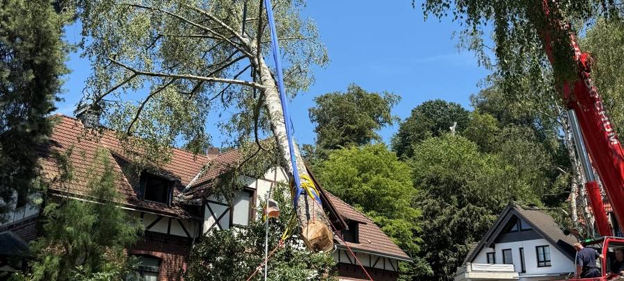 Sturm hält Feuerwehr in Bochum stundenlang auf Trab