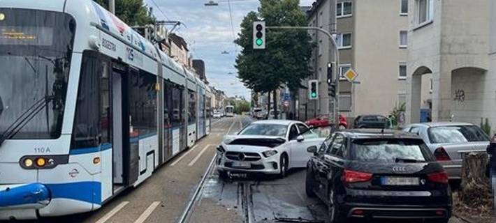 Zusammenstoß mit Straßenbahn
