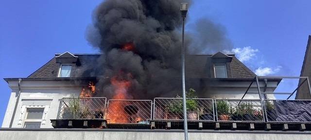 Brand auf Balkon in Bochum - Feuer greift auf Wohnungen über