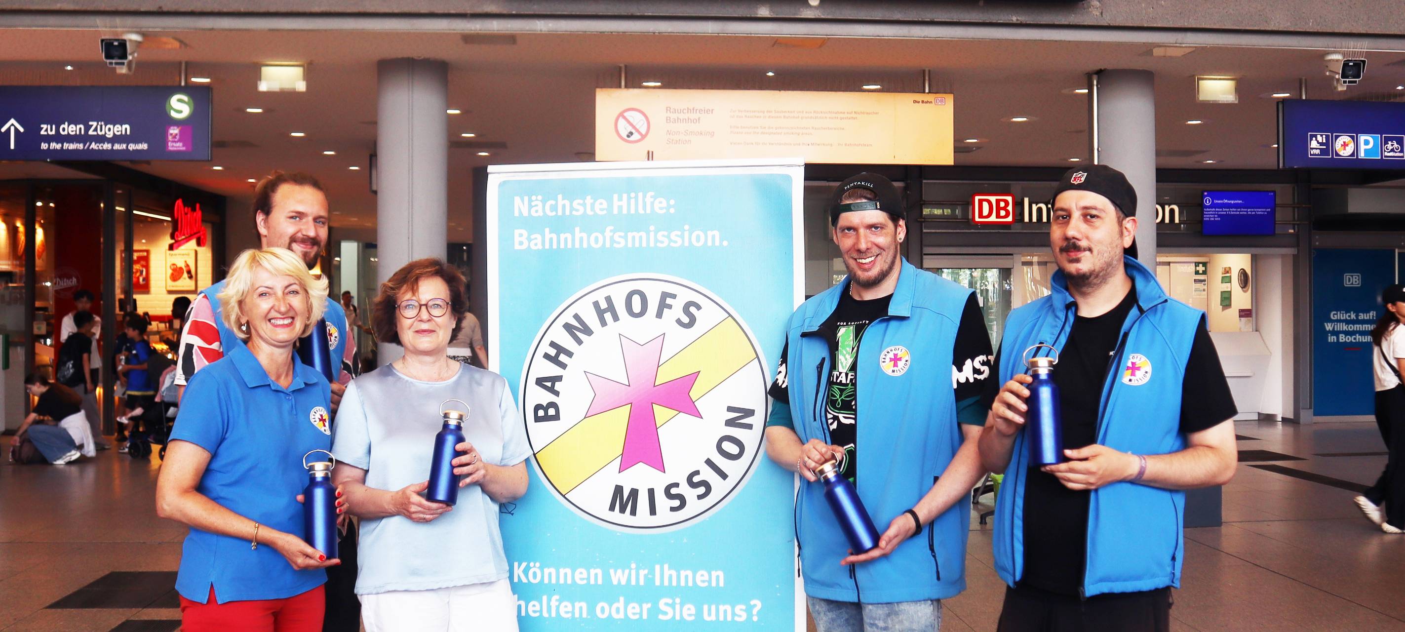 150 Trinkflaschen für die Bahnhofsmission Bochum