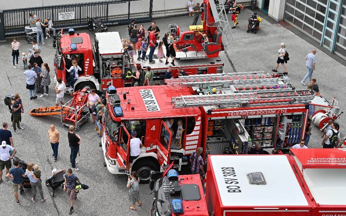 Feuerwehrautos beim Tag der offenen Tür in Bochum