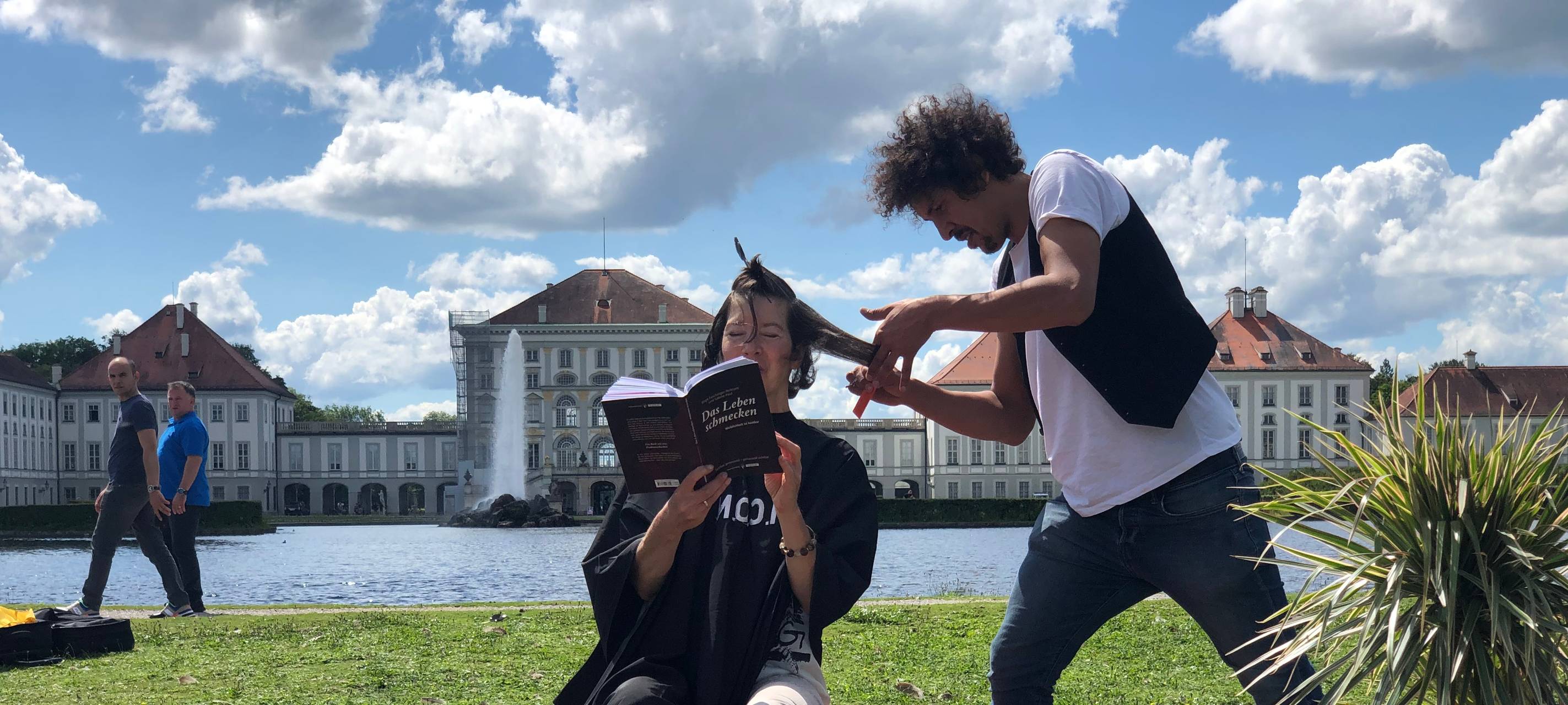 Gratis Haarschnitt in Bochum: Wer vorliest, zahlt nichts