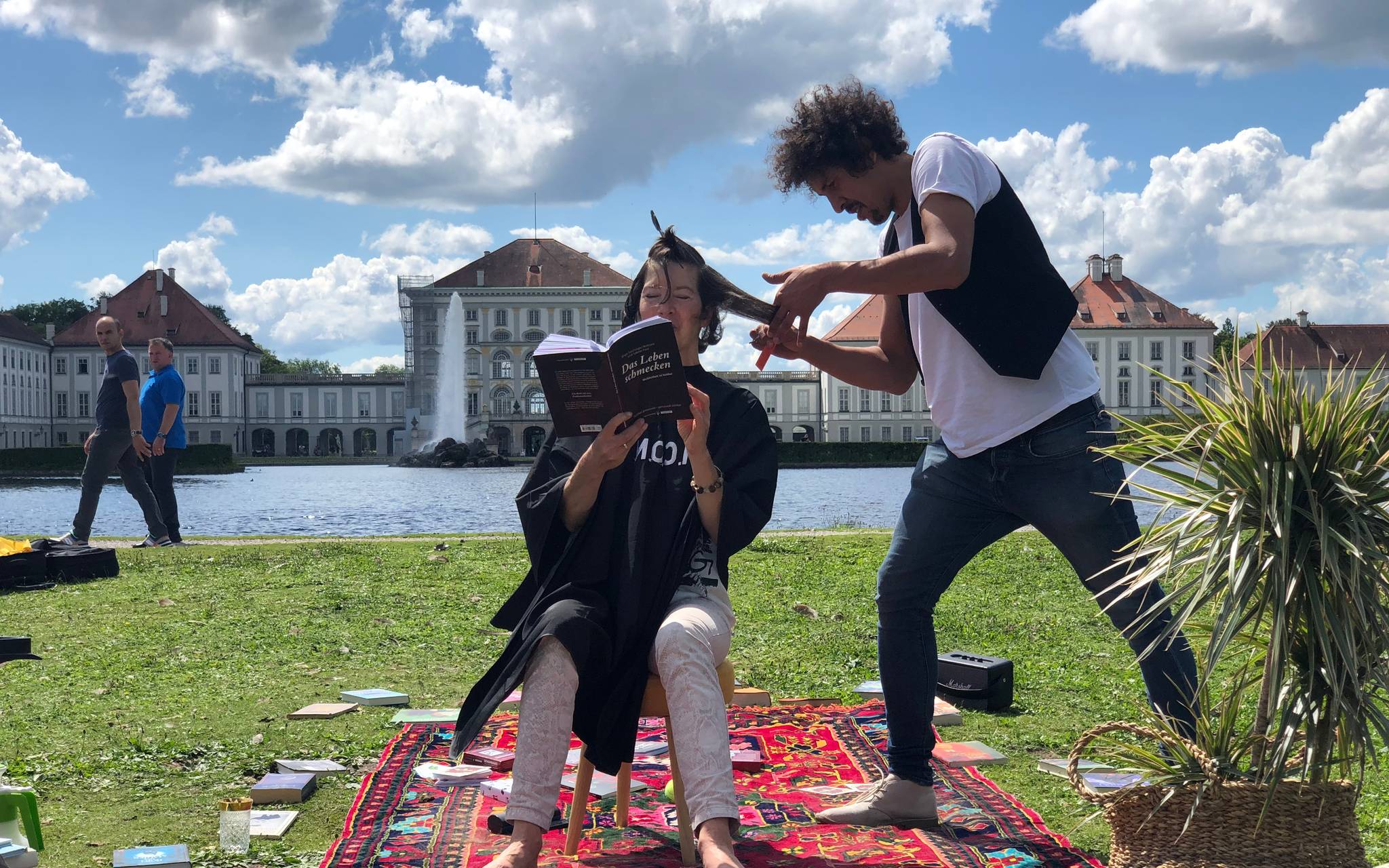 Gratis Haarschnitt in Bochum: Wer vorliest, zahlt nichts