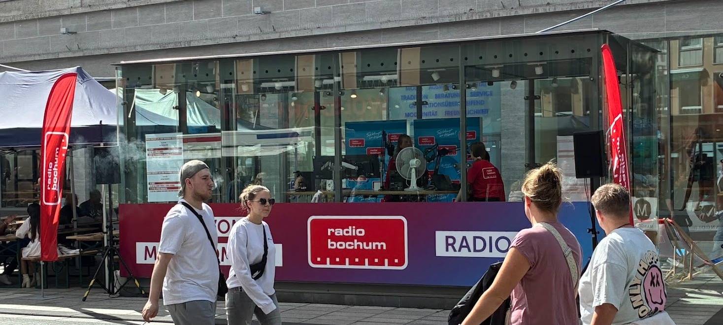 Radio Bochum sendet live aus dem gläsernen Studio beim Musiksommer