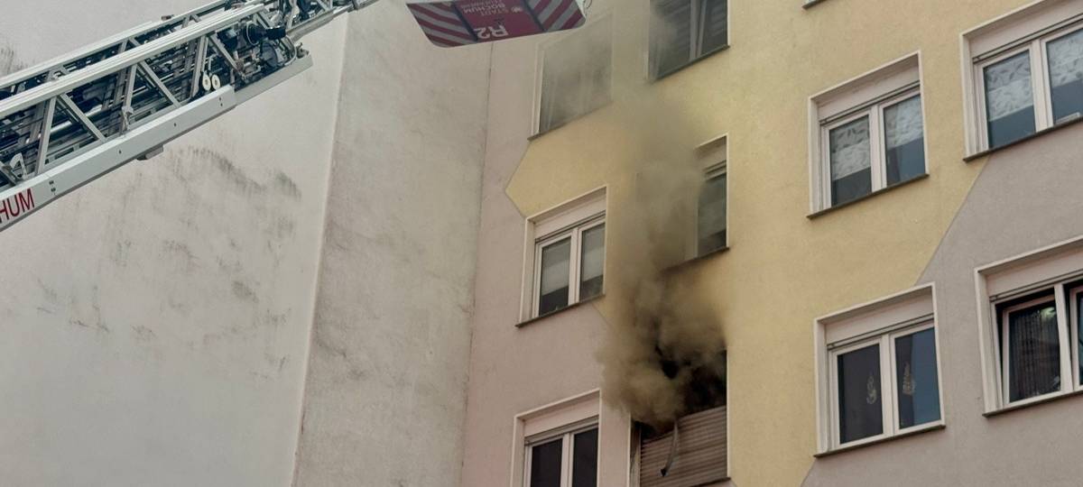 Feuerwehr Bochum löscht Wohnungsbrand in Wattenscheid